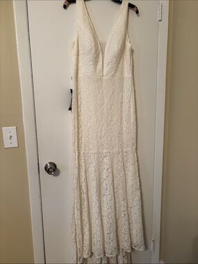 Ever Pretty Cream Lace V-Neck Wedding Gown